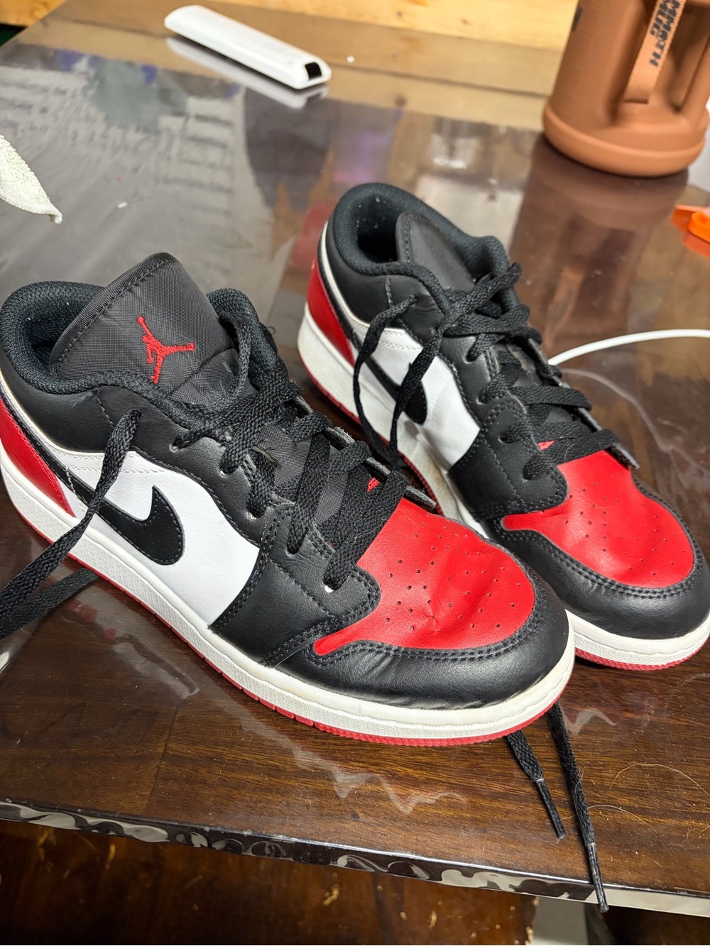 Jordan Kids Low-Top Sneakers in Black, White and Red